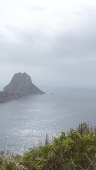 イビサでスカートと口の中に