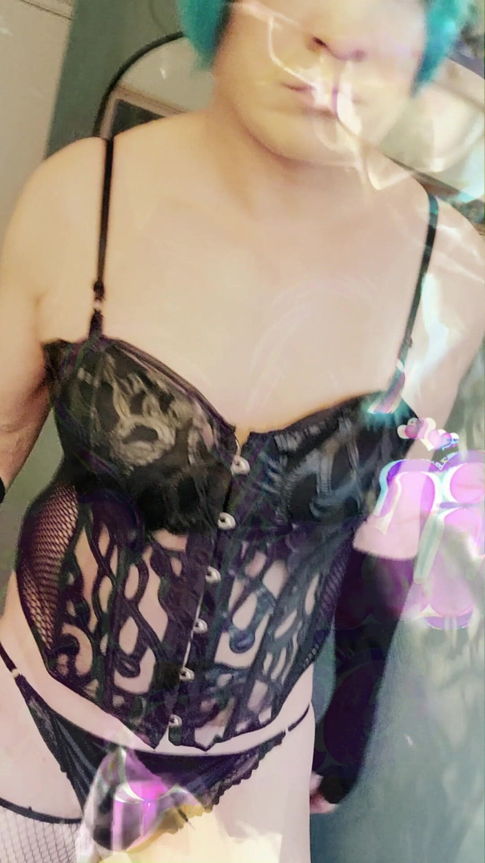 kandiKane: Hete tranny Kandi krijgt haar kont geneukt door dikke paarse...