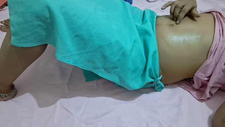 Ghapa Ghap Couples: Indiase Bengaalse Bhabhi's Massagevideo