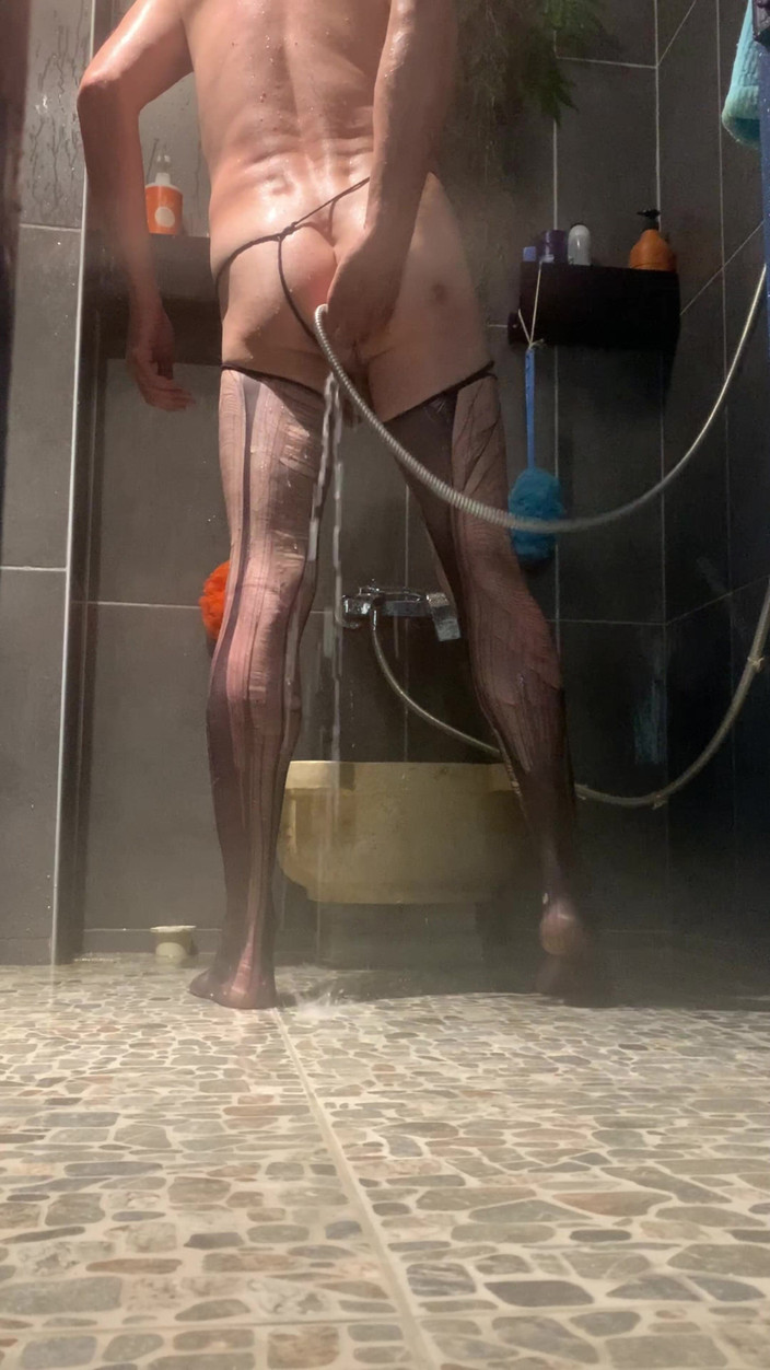 cd_aysemmm: Suami mengongkek pantat saya, pancut ke dalam saya, dan kemudian...