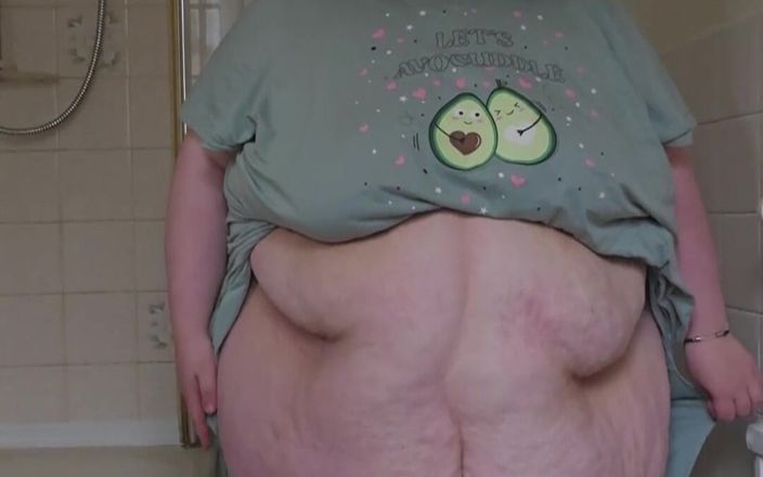 SSBBWLadyBrads: Goddess Bathroom Belly Play