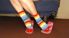 Abby Anna: Fuzzy ponožky v růžových žabkách