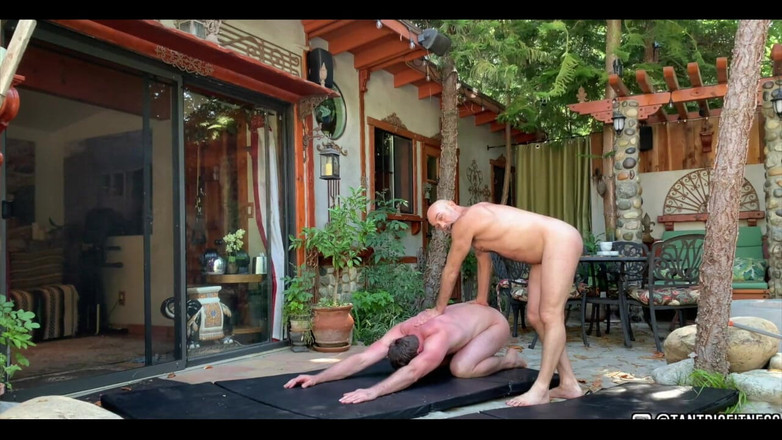 Tantric Fitness: Latihan Pilates bugil!
