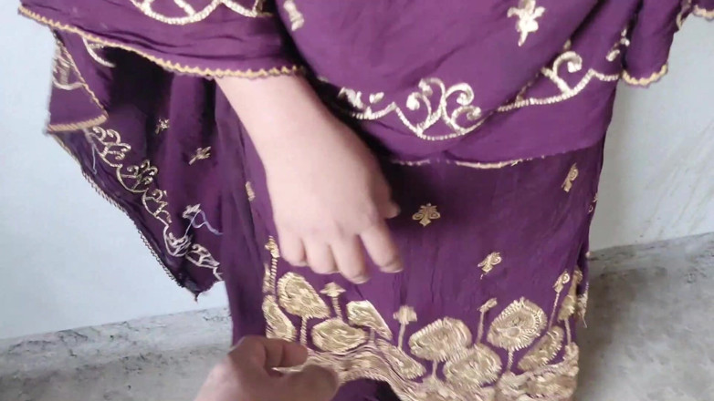 bdboygirl69: Kırmızı üç resimli Bengalli kız açık havada video. Full Bangla Voice
