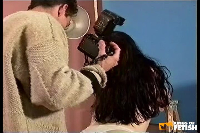 18Teen+ Sexperience: Brünettes brünette teenie bekommt nach heißem fotoshooting ihre muschi auf...