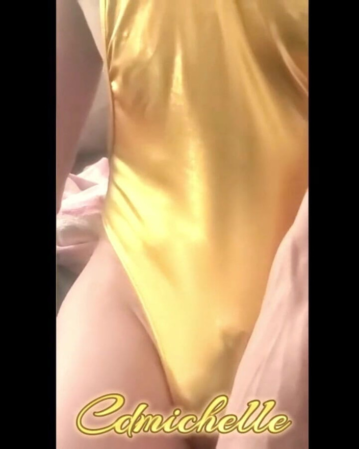 Cd Michelle lingerie: Cdmichelle Pakai Bodysuit Emas