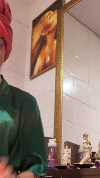 Ich komme sehr geil und mit einem harten schwanz aus der heißen Dusche