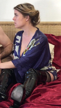 Madrasta fode enteado depois que o marido sai