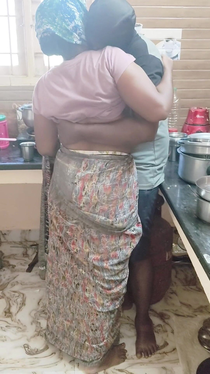 Thesana: House Wife Fucks the Gas Cylinder Delivery Boy