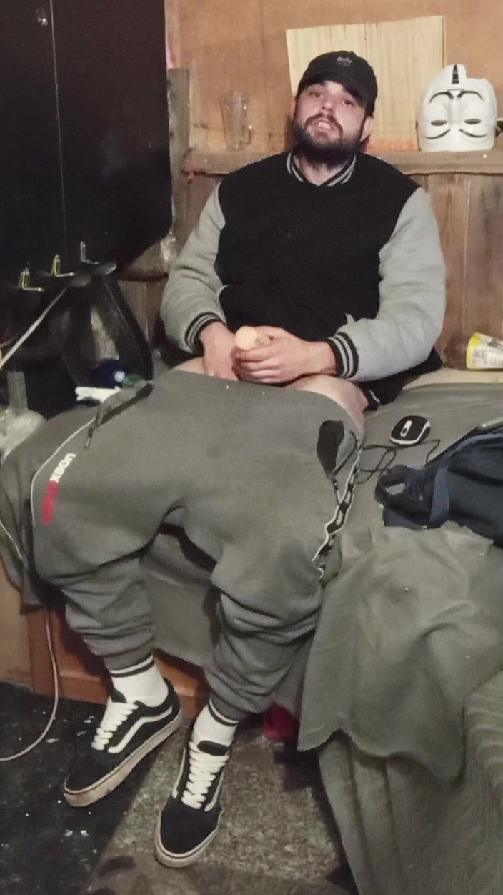 jerkofflover: 在我去自慰的地方射精，在我制作的视频之前加上控制