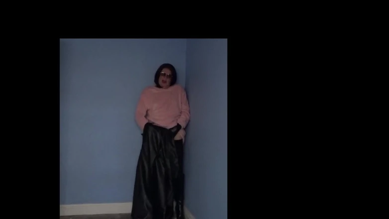 Leather Kirsten: ピンクとブラックで遊ぶ