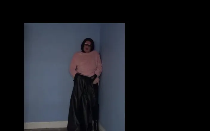 Leather Kirsten: Playing in Pink and Black