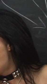 Remaja panas dalam 3_brunette dalam pakaian dalam Demi Marx menghisap dalam seks bertiga selepas kelas