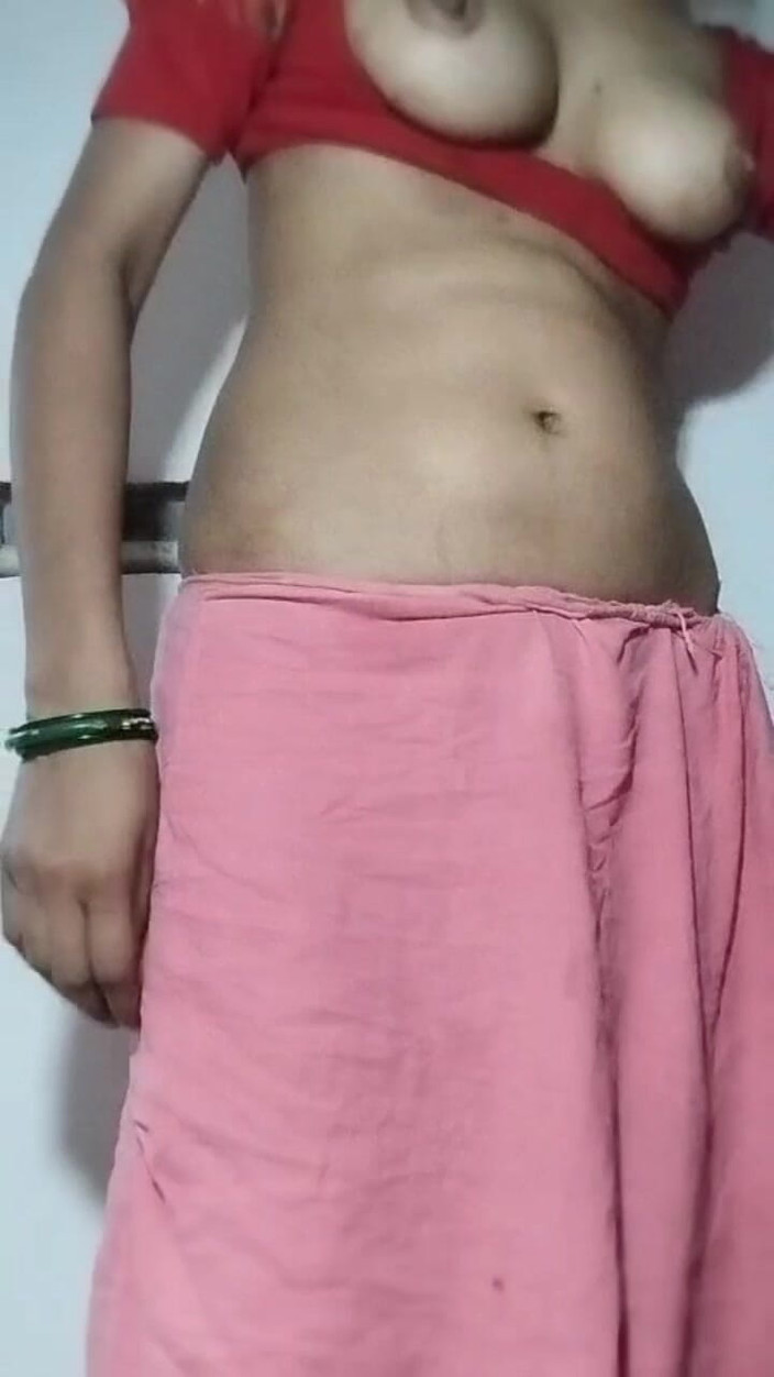 YOURANSU: Ghr me akeli bahu ne apni chut aur gand me...