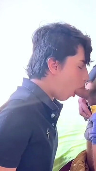 Seyirli haydut eşcinsel femboy göt deliğini sert prezervatifsiz sikiyor ve götüne boşalıyor ve götünü dölle dolduruyor