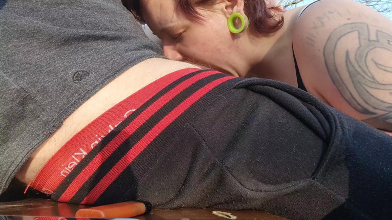 Xmzantroph: Riskanter blowjob im freien
