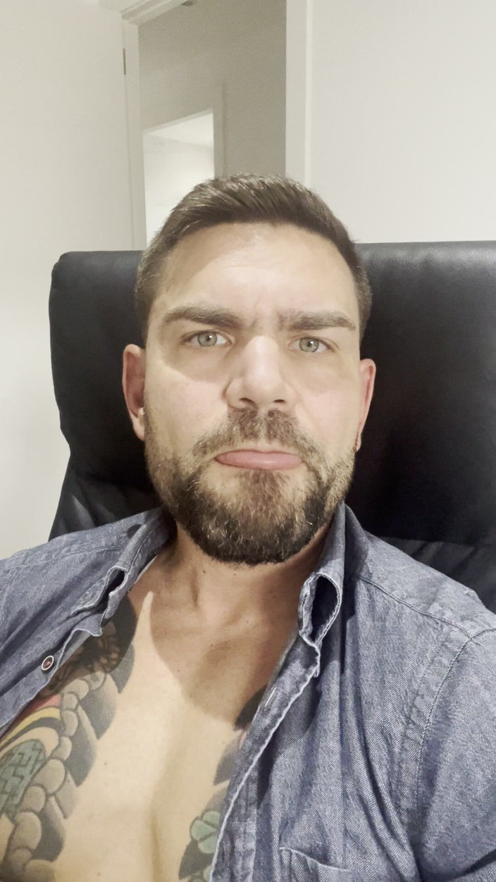 Juan Lucho Gay: Masturbuji Jen V Oblečení