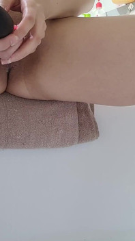 Lautes stöhnen, orgasmus mit vibrator...
