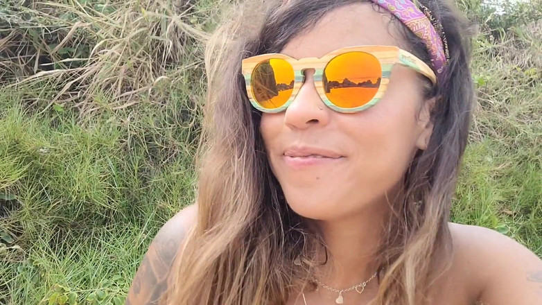 Srta XXX: Cewek brasil cantik bereksperimen di pantai sama orang-orang yang lewat