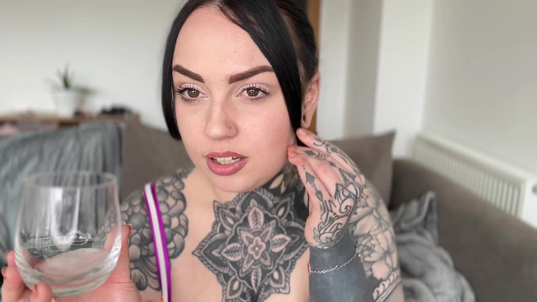 Miss Valentina: スピットビッチ・アペリティフ