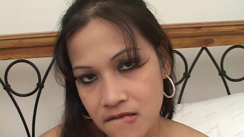 Oldschool X: MiLF matura accarezza un grosso cazzo palpitante con entrambe le...