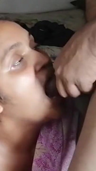 Ich zeigte dem hausmädchen ein sexvideo und ihre muschi war nass 3