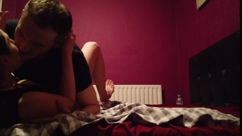 Glamour: Sex anál a ústa plná spermatu. POV dildo dvojitá penetrace