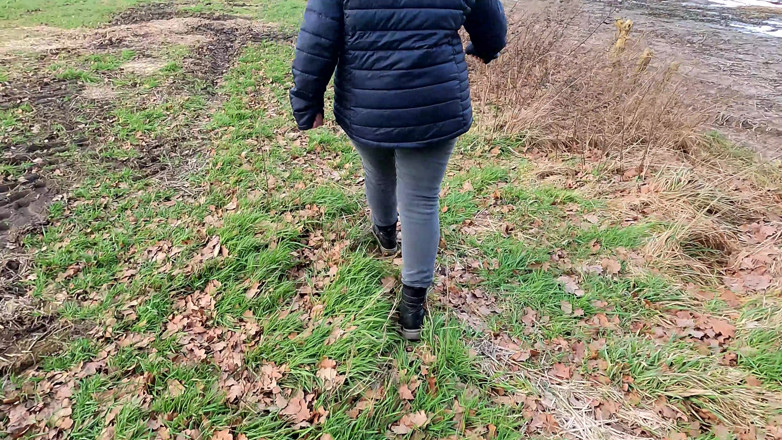 Bouncy Tits Action: Sväll brösten i stallet