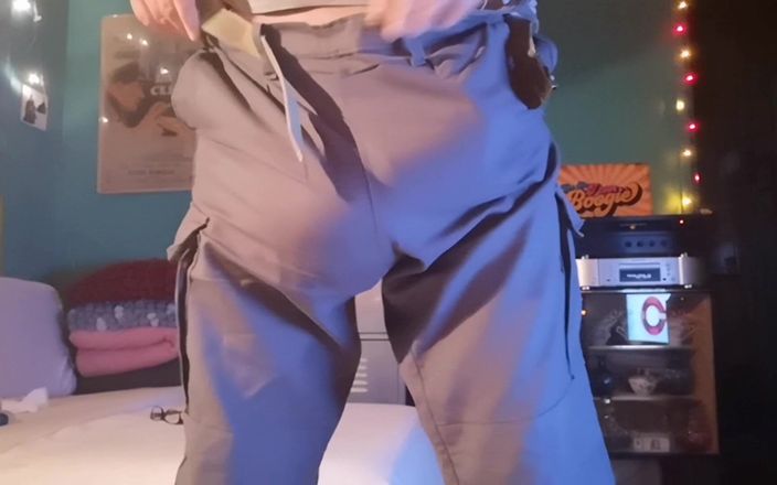 Monster meat studio: Je m’exhibe dans mon tout nouveau pantalon