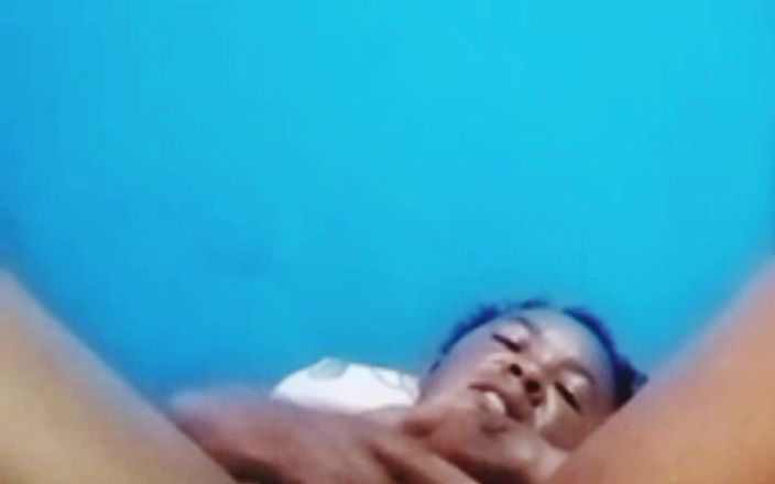 Sugarmama video call mutual masturbation: 妈妈在视频通话中玩弄她的阴户 第7集