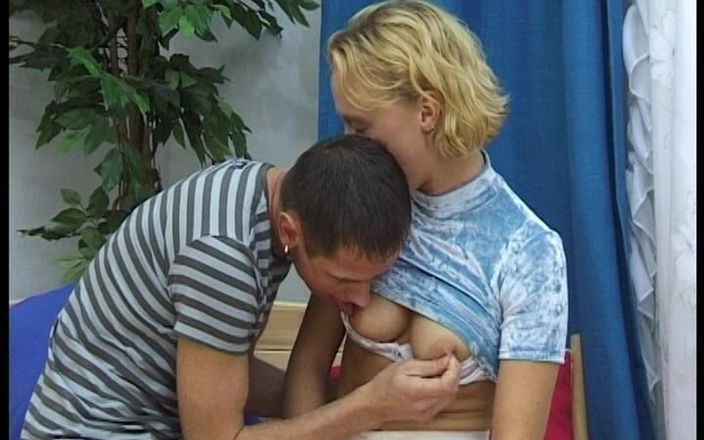 YOUR FIRST PORN: Blondynka Nicola Will Richtig Gefickt Zu Werden - Blondynka Nicola chce...