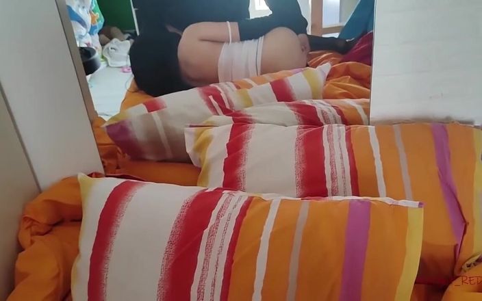 Margot Red: Ja z twardym kutasem w łóżku z gorącą opiekunką do dziecka,...