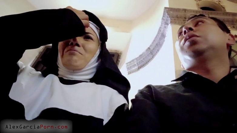 Alex Garcia Porn: Ccbh Zakonnica Raymunda rozkoszuje się w swoim pokoju z marchewką