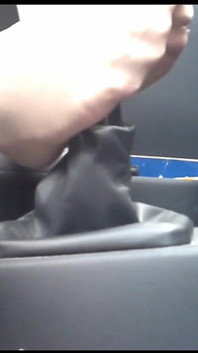 Гра ногами на gear stick