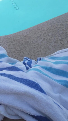 Russie Goodboy: Vystavujem se v hotelovém bazénu s tátovou verbální sprostou řečí.