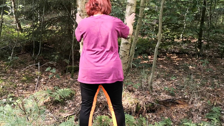 Bouncy Tits Action: Biciuire în pădure