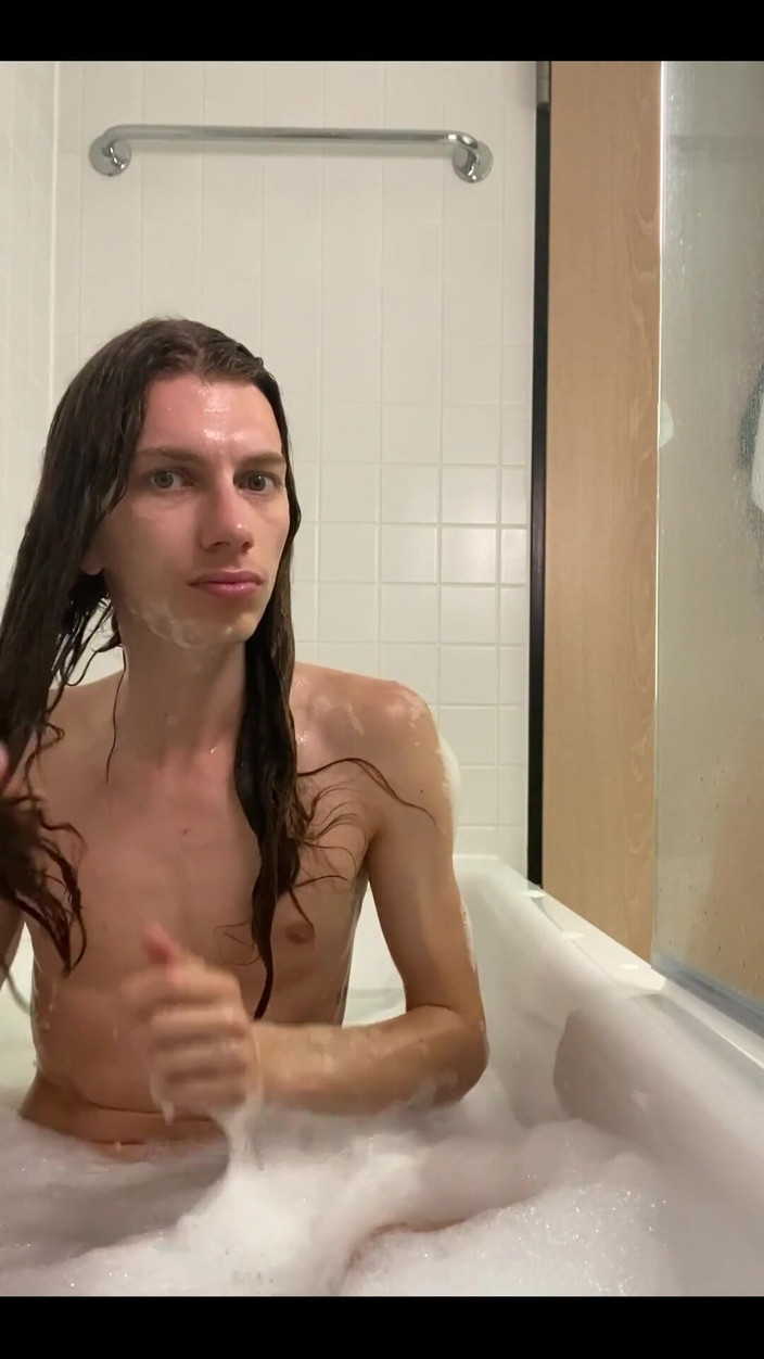 iamtonyrey: Francesa femboy se ducha y se preparó para una cita