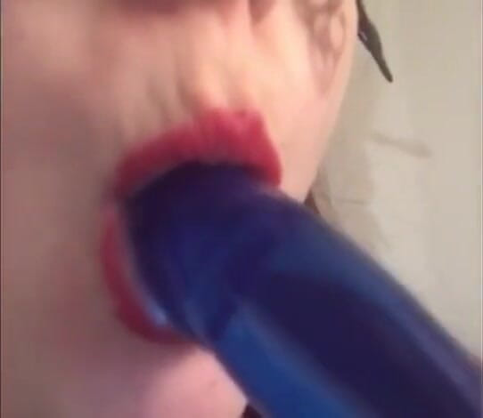 The Maestro and Margherita: Minha esposa chupa e brinca com grande vibrador enquanto eu...