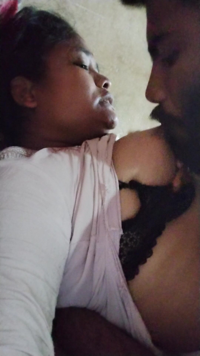 Mg3947731: Tette enormi indiana miLF spoglia Saree choli e scopa con...