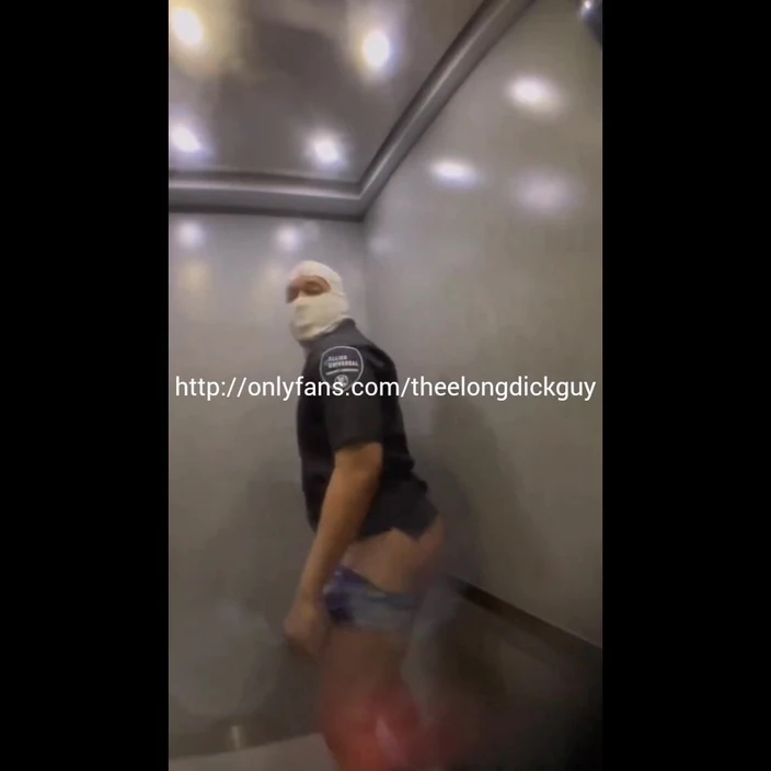 Rex Bitchington Blade: Elevador preso