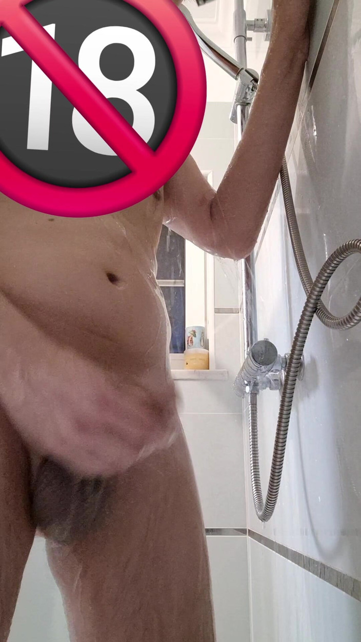 Rafael Torreano: Aku lagi asik ngocok kontolku sambil ngocok kontolku