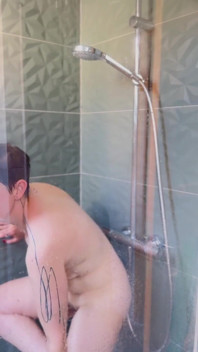 Apres M Etre Faite Jouir Je Lave Ma Chatte Poilue