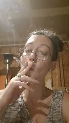 Naughty alchemy: Vixen panas merokok