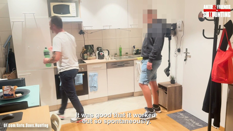 AntoGoesHunting: Zvědavý německý instalatér šuká vdané německé makléřky v kuchyni