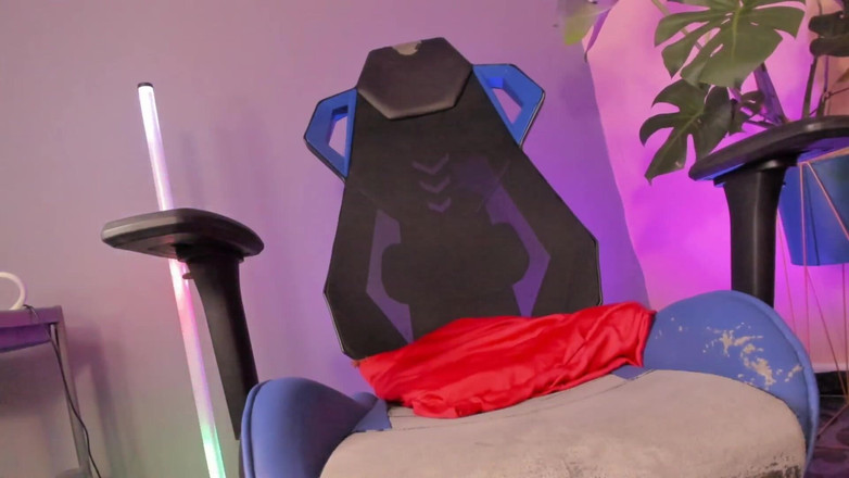 Bella Duval: Nadržený Pilot Přichází Domů S Tvrdým Penisem