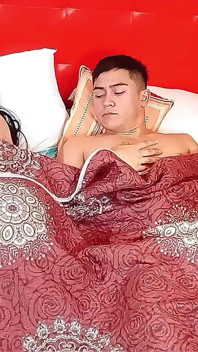 Saya menghabiskan malam dengan ibu tiri saya dan mengongkeknya pada waktu pagi
