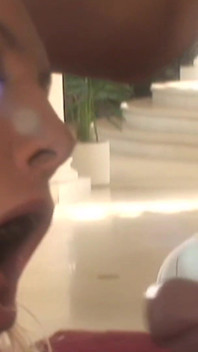 MILF bertetek besar bertemu dengan kekasih latino yang memusnahkan pepeknya dengan batang keras panjangnya