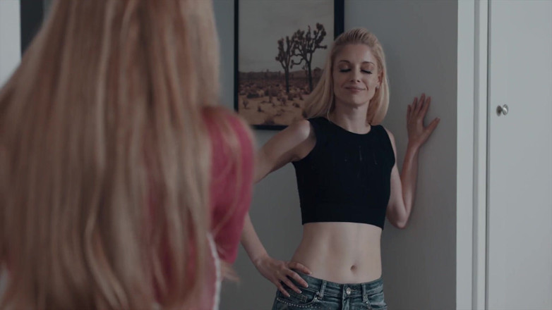 SweetheartVideo: Lesbianas hermanastras 9 escena 1
