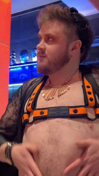 Transsexual venerând dominatoarea