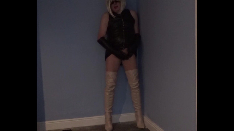 Leather Kirsten: Spelen in leer